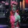 Klasik Davut heykeli ve canlı renklerle süslenmiş Marble Inferno spor havlusu.