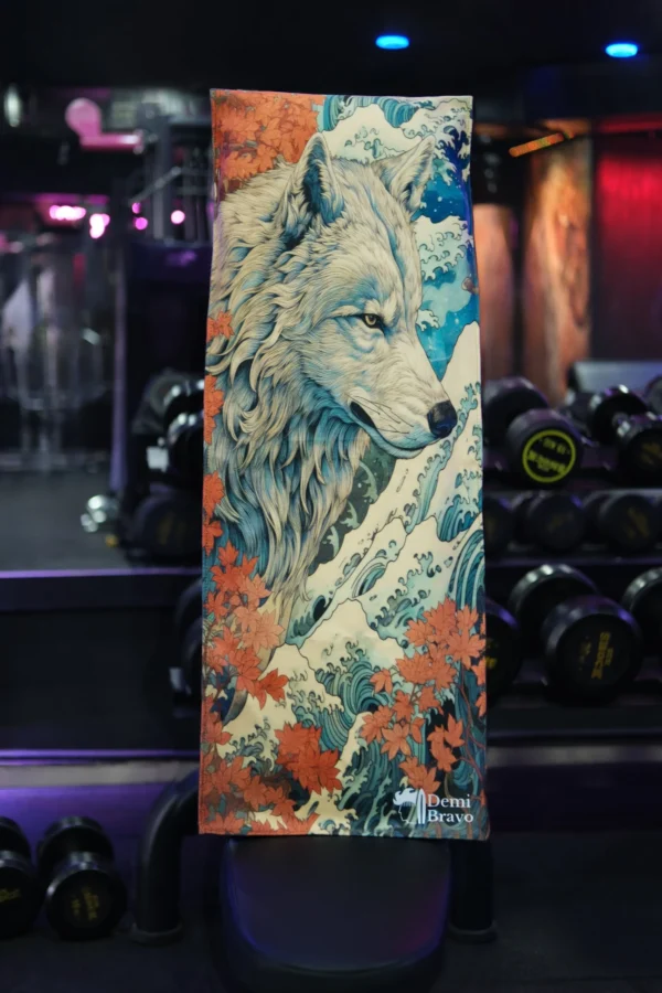 Gökyüzü ve kurt figürlü tasarımıyla Gök Böri temalı Demi Bravo spor havlusu.