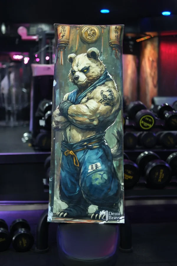 Dövüş sanatlarından ilham alınarak tasarlanmış Akiro temalı Demi Bravo spor havlusu.