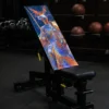 Demi Bravo spor havlusu bench üzerinde kullanım — %70 organik pamuk, 15 cm asma cepli