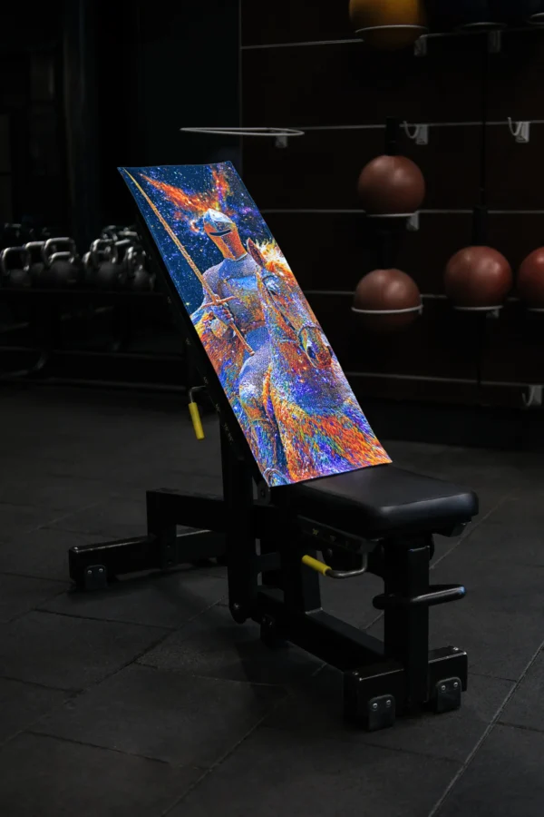 Demi Bravo spor havlusu bench üzerinde kullanım — %70 organik pamuk, 15 cm asma cepli