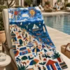 Summer Calling sahil desenli plaj havlusu, taş avlulu havuz kenarındaki ahşap şezlonga serili halde